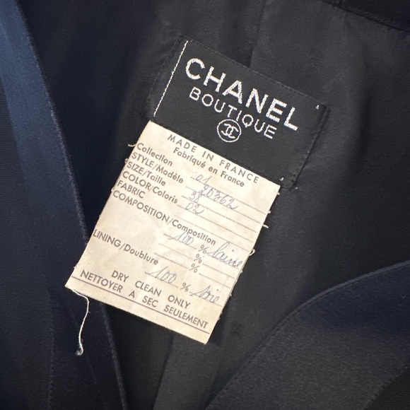 Chanel black wool skirt suit - Picture 9 of 12